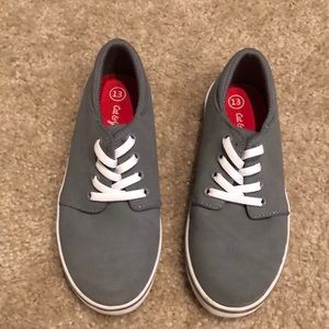 Boys Cat & Jack grey dress sneakers size 13